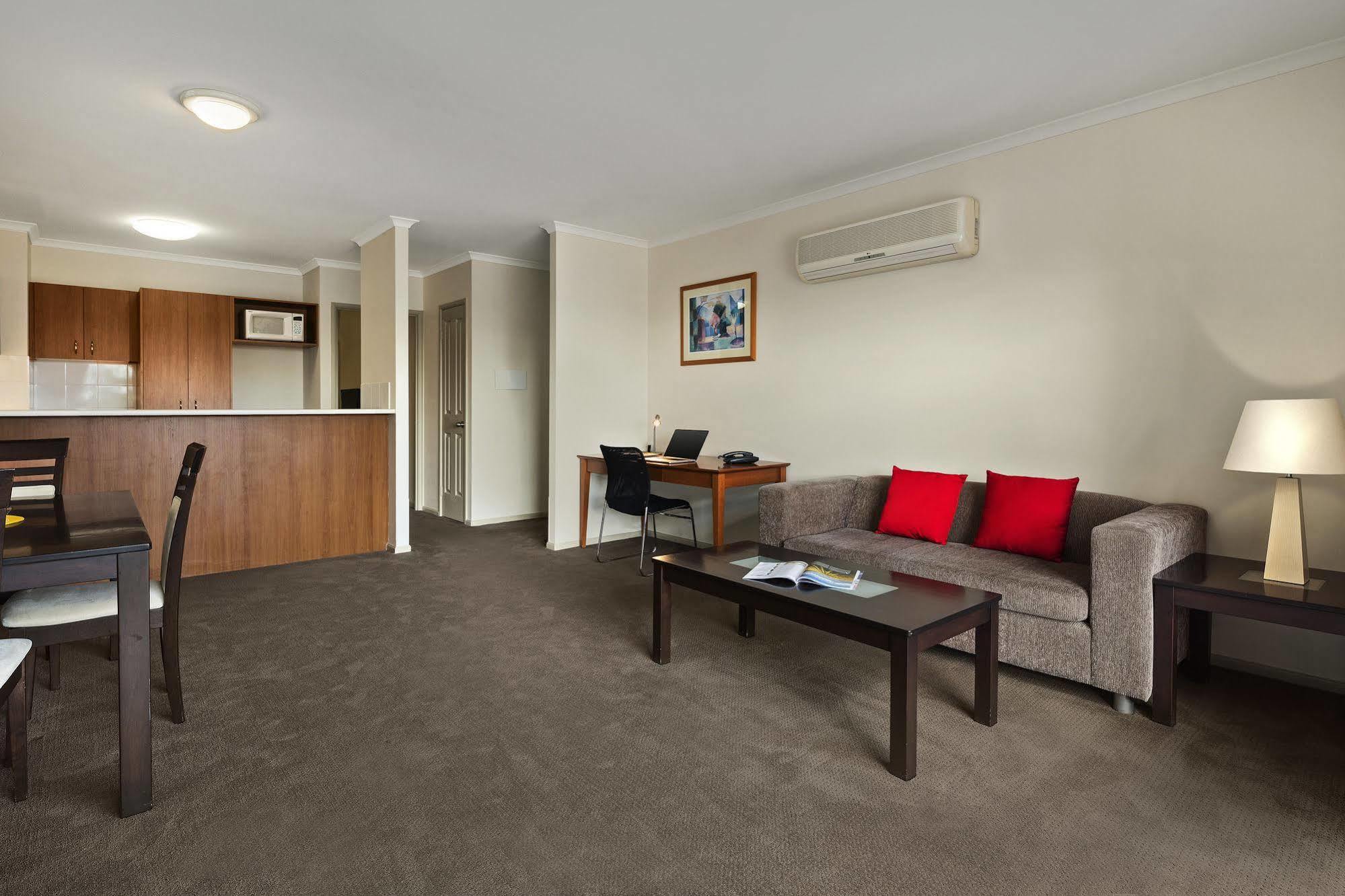 Quest Tamworth Aparthotel Buitenkant foto